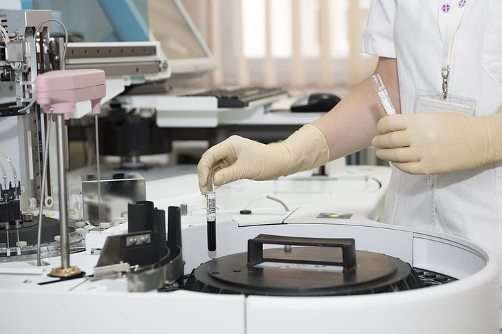 Personalized neoantigen cancer vaccines: are more targets always better?